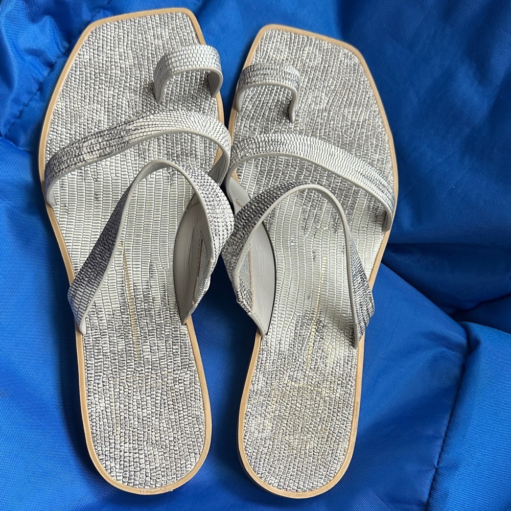 Dolce Vita Isala Silver Metallic Toe-Loop Sandals